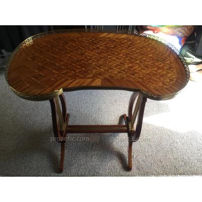 Beautiful And Elegant Pedestal Shaped Kidney