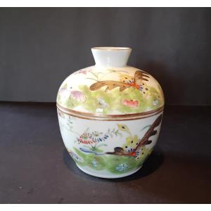 19th Century Chinese Porcelain Covered Bowl 
