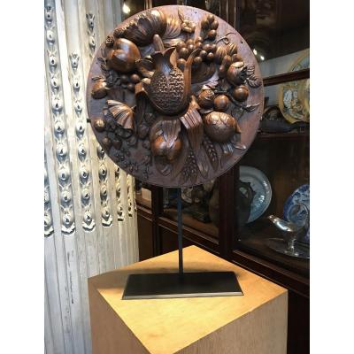 Tondo In Carved Walnut Decorated With Fruits And Flowers.