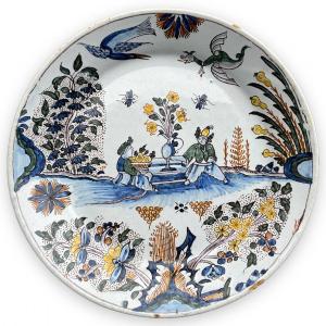Moulins - 18th Century Earthenware Plate With Chinese And Grotesque Decor