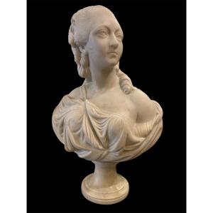 Bust Of The Countess Of Barry In White Marble. Late 19th Century.
