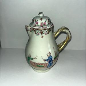 Creamer Compagnie Des Indes With Chinese Decor From The End Of 17th Century, Beginning Of The 18th Century