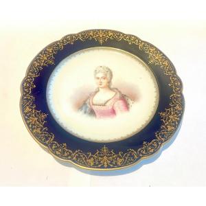 Porcelain Plate Representating Elizabeth Of Orléans 19th Century