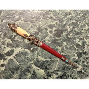 Ceremonial Dagger In Gilded And Chiseled Metal With Stone Cabochons, 19th Century