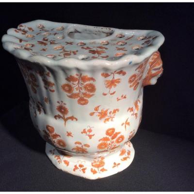 Bouquetiere In Faience De Moustiers
