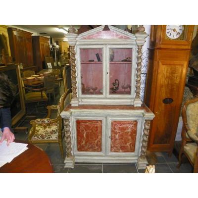A Cabinet Column