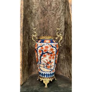 Japanese Imari-style Porcelain Vase With A Gilt Bronze Mount Depicting A Dragon, 19th Century