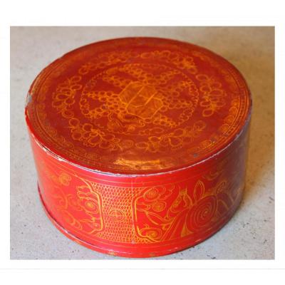 A Chinese Box In Red Lacquer Nineteenth Century