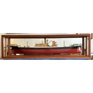 Half Shell Du Cargo Jeanne-marie, Compagnie Frisch In Marseille