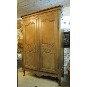 Lorraine Wardrobe