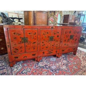 Sideboard With China Decoration