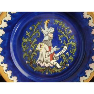 1903 Plate In Heraldic Earthenware From Pierrefonds (oise)
