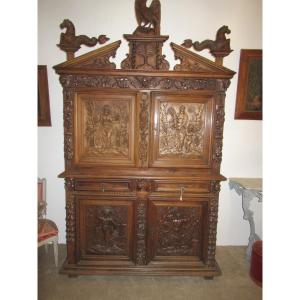 Beautiful Louis XIII 4-tiered Walnut Buffet