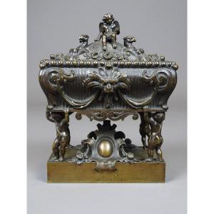 Exceptional Bronze Box With Cherubs In Renaissance Style