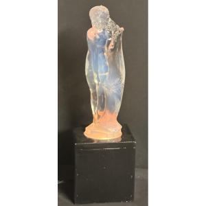 Etling France Art Deco Opalescent Glass Statuette Lamp, 1932, Signed, In Very Good Condition. 
