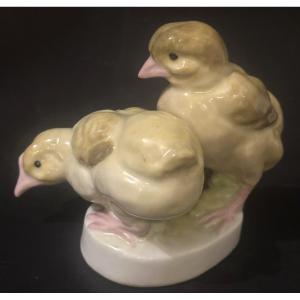 Porcelain 2 Chicks Karl Ens Volkstedt Signed In Very Good Condition Thuringia 1919-1972