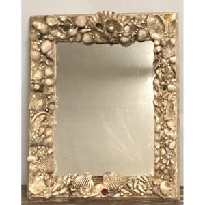 Antique Mirror With Seashells And Rhinestones. A Curiosity From Around 1950, In Good Condition.