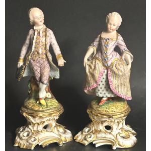 Saxe Pair Of 19th Century Painted Porcelain Court Figures In Very Good Condition