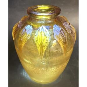 Verlys 1930 Vase Model Les Griffes In Yellow Art Deco Glass