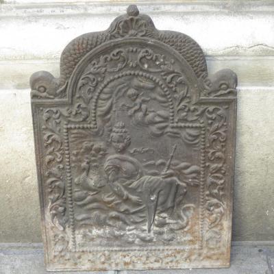 Plaque de cheminée en fonte XVIIIe Aix à décor d'une reine et de dauphins