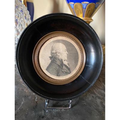 Physionotrace: Portrait Of A Man In A Medallion From The 18th Century