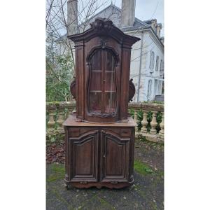 18th-century Display Case Decorated With Cherubs