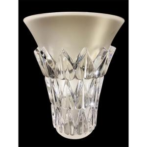 Lalique France Vase, "leaves" Model, Circa 1934.