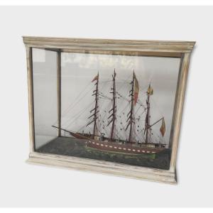 Barque Four-masted Boat Model With Sailors. Original Showcase. Diorama Late 19th Century.