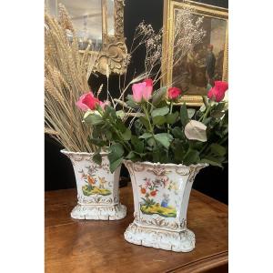 Old Paris. Pair Of Vases With Chinoiserie Decoration. 19th Century. H23 Cm