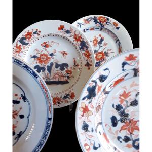 Set Of Four Plates Featuring The Theme Of India. 