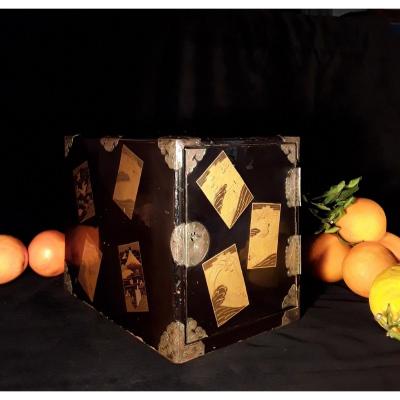 Japanese Lacquer Box. Meiji Period.