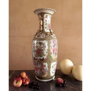 Large Chinese Porcelain Vase.