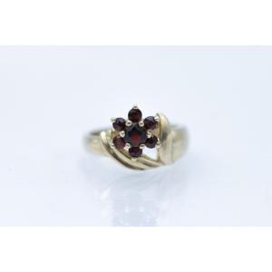Vintage Gold Plated Ring With Garnets And Floral Pattern