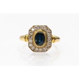 Geometric Gold Ring With Sapphire And Diamonds.
