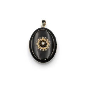 Antique Medallion In Enamel And Natural Pearls, Turn Of The 19th And 20th Centuries.