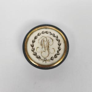 Early 19th Century Composition Snuff Box & Miniature Forming A Figure In Hair