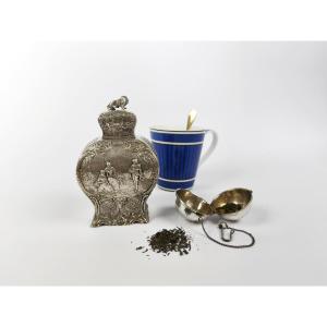 Hanau: Tea Caddy In Solid Embossed Silver. Romantic Work From The 19th Century, Dlg 18th.