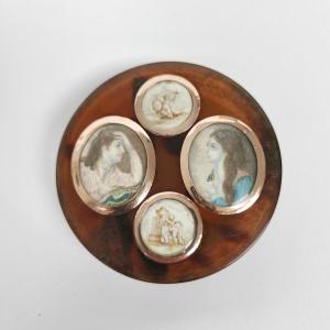 Large Romantic Tortoiseshell Candy Box/snuffbox With 4 Gold-rimmed Miniatures, 18th Century