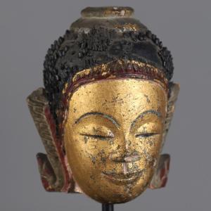 Buddha Head In Gold-lacquered Sandstone - Khmer