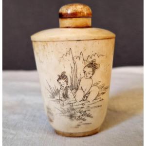 Snuffbox With Double Decoration Of Erotic Scenes, Early 20th Century China