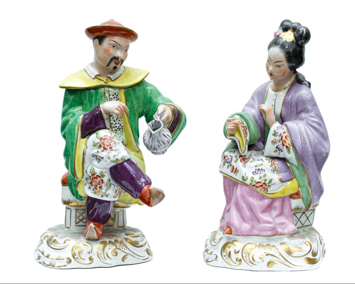 Manifattura francese, XIX secolo, Coppia di personaggi cinesi