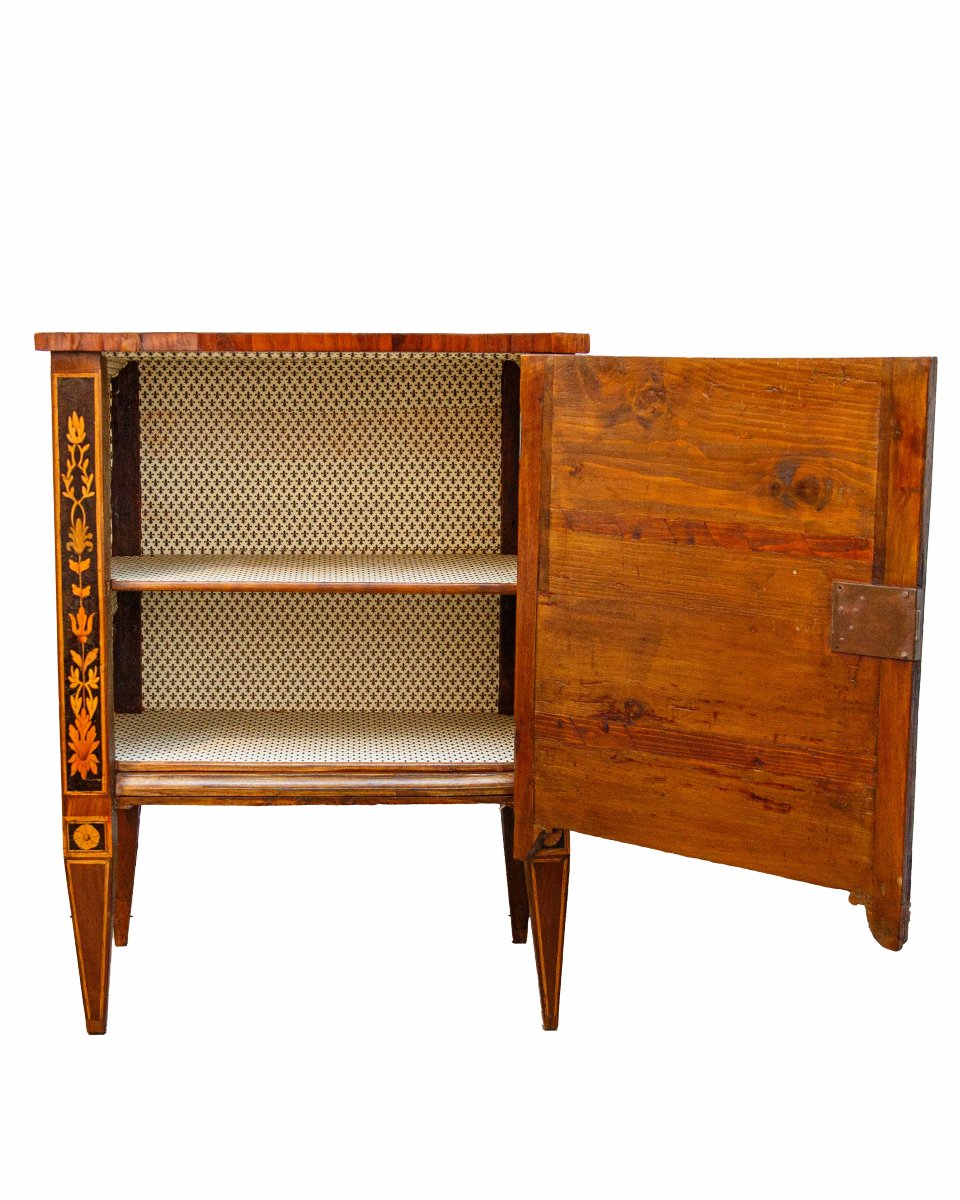 XVIII secolo, Comodino con figure mitologiche-photo-2