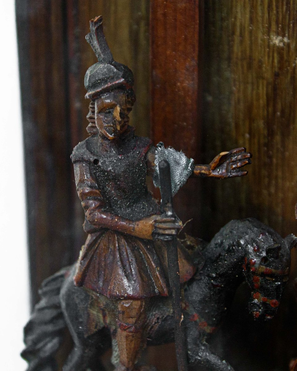 Scultore d’oltralpe del XVII secolo, Rilievo ligneo con Crocifissione e Noli me tangere-photo-4