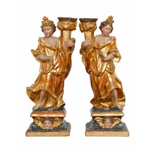 Inizio XIX secolo  Coppia di angeli reggicero in legno dorato