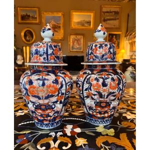 Pair Of Covered Imari Porcelain Pots – Japan, 19th Century 