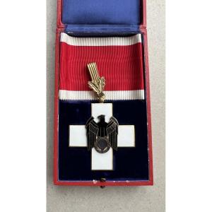 German Cased Medal Of The Drk Or Social Service