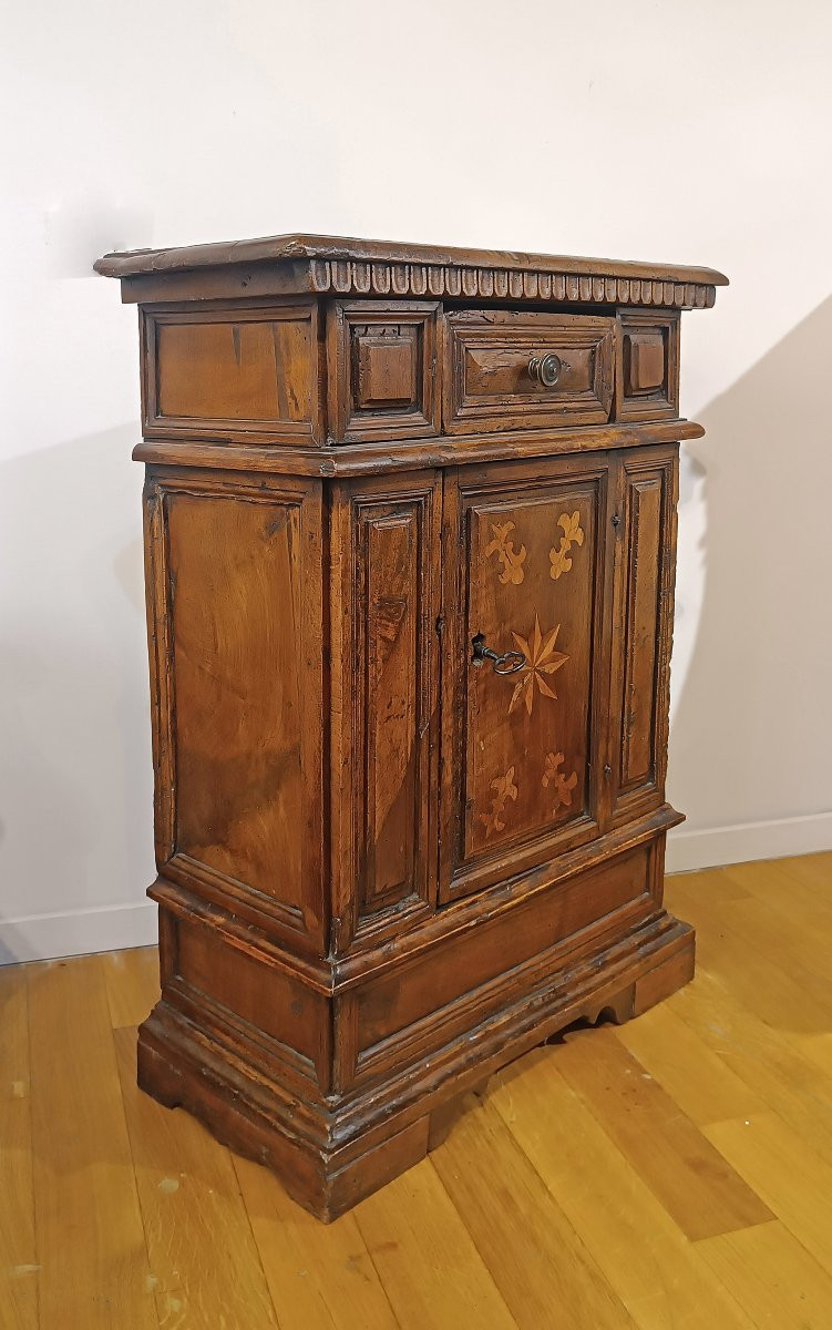 PICCOLA CREDENZA IN NOCE CON INTARSI SECONDA META’ XVI SECOLO -photo-2