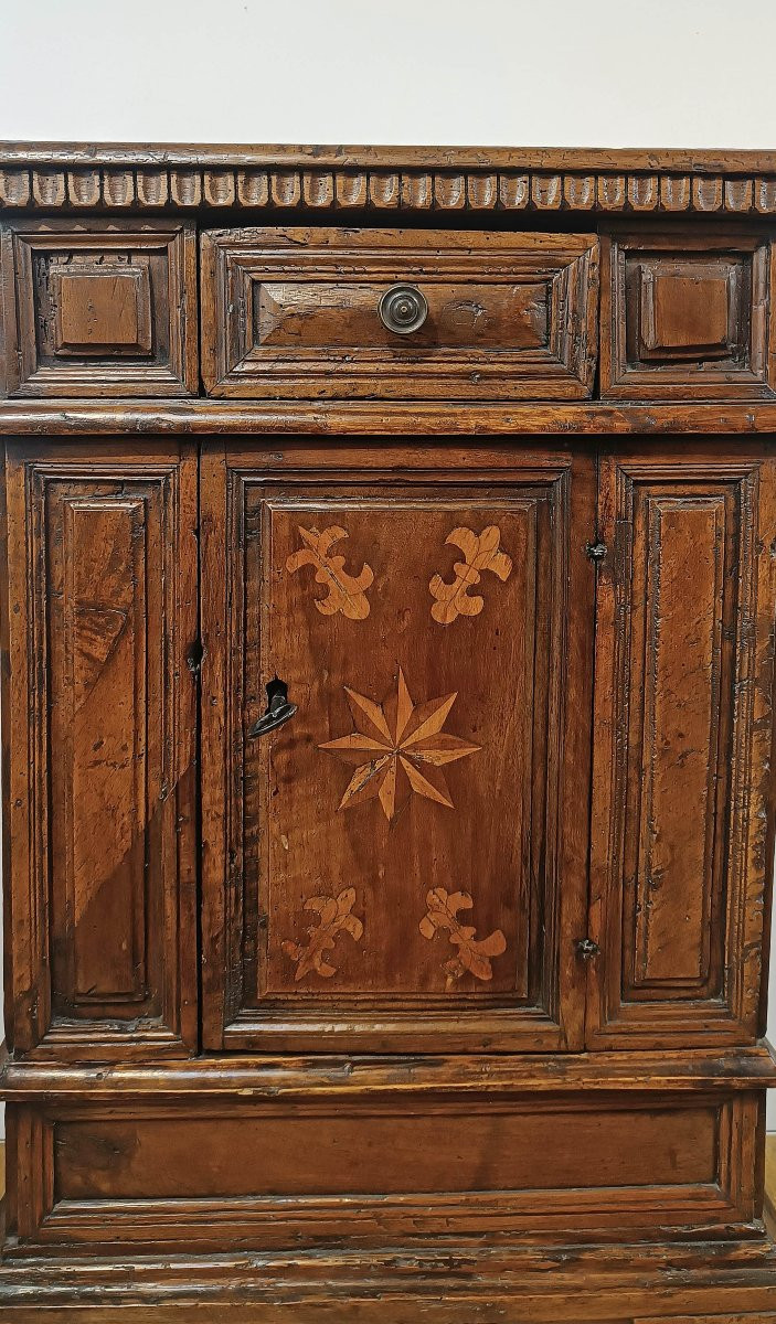 PICCOLA CREDENZA IN NOCE CON INTARSI SECONDA META’ XVI SECOLO -photo-3
