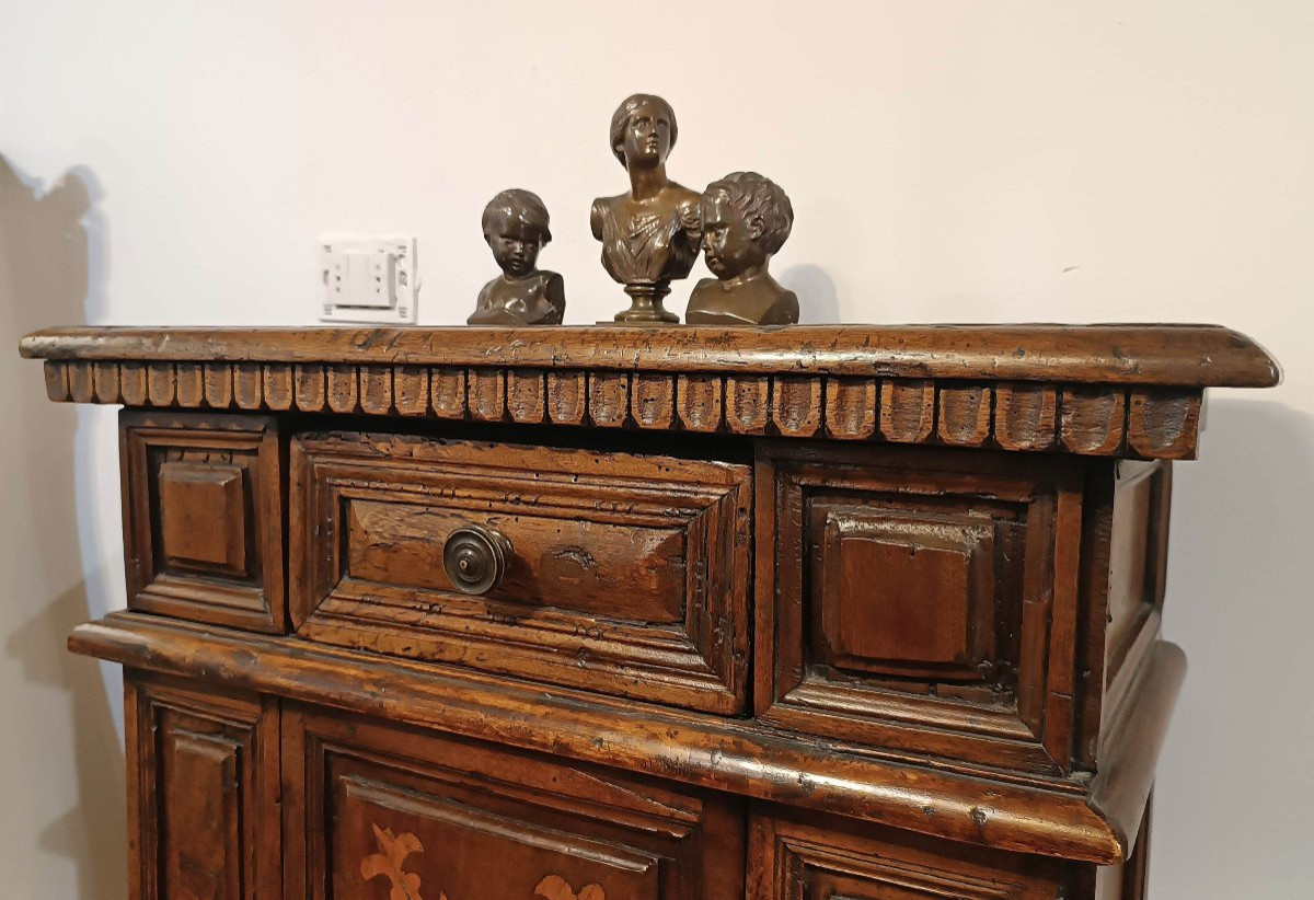 PICCOLA CREDENZA IN NOCE CON INTARSI SECONDA META’ XVI SECOLO -photo-5