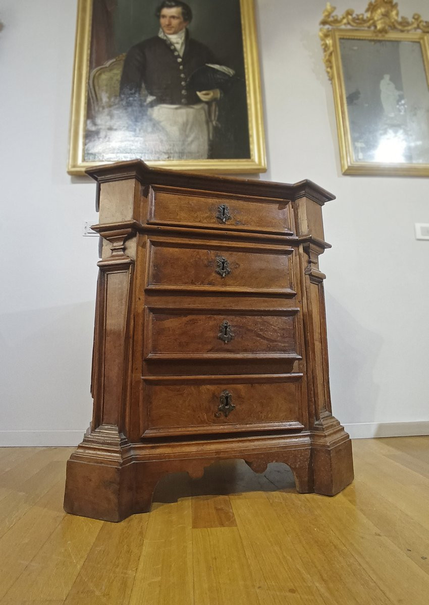 PICCOLO CASSETTONE IN NOCE PRIMI DEL XVIII SECOLO -photo-5